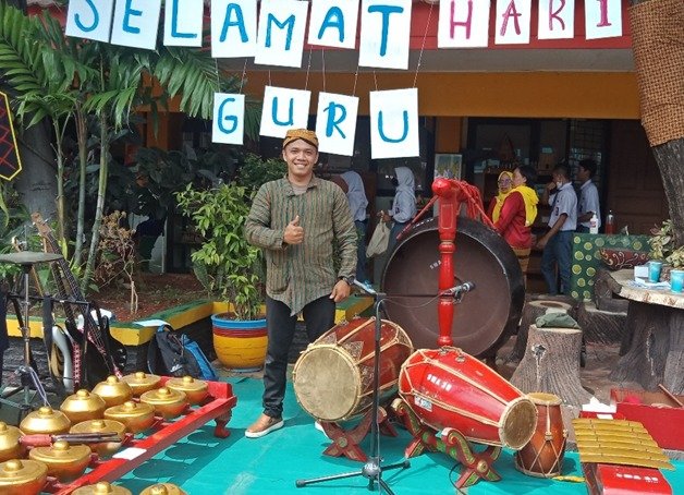 Selamat Hari Guru, Selamatkan Beban Guru